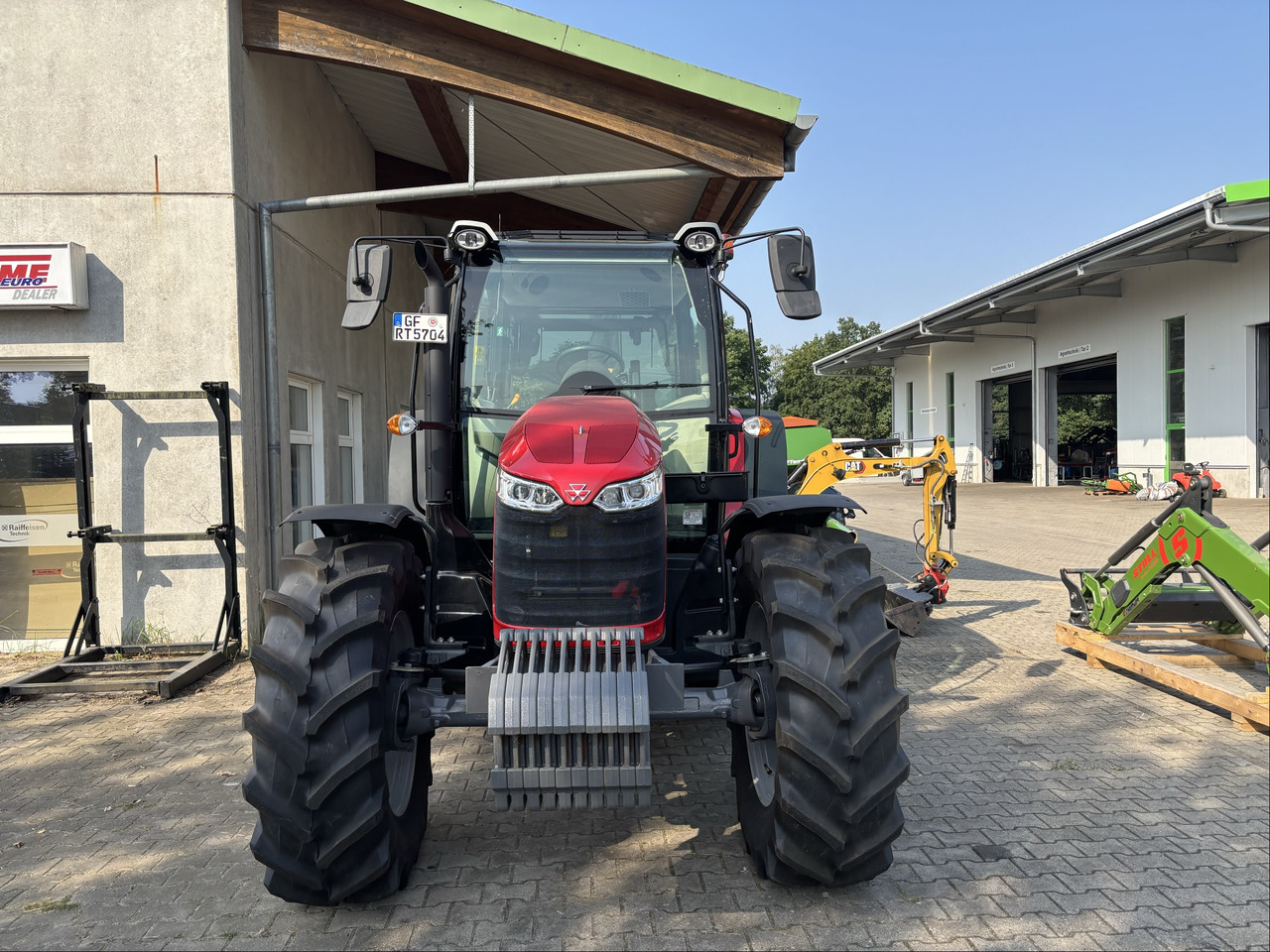 Massey Ferguson 5712M 4WD Cab Essential - Tractor: foto 5 Massey Ferguson 5712M 4WD Cab Essential - Tractor: foto 5