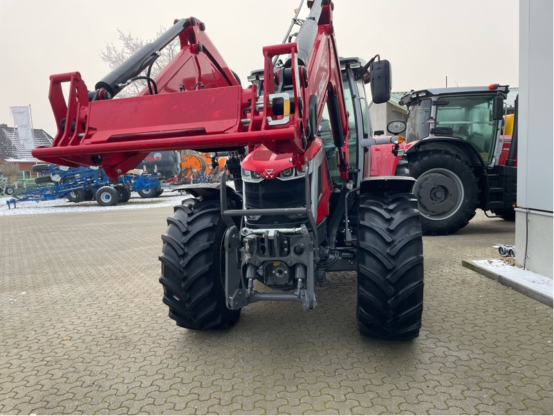 Massey Ferguson 6S.135 Dyna-VT EFFICIENT - Tractor: foto 4 Massey Ferguson 6S.135 Dyna-VT EFFICIENT - Tractor: foto 4