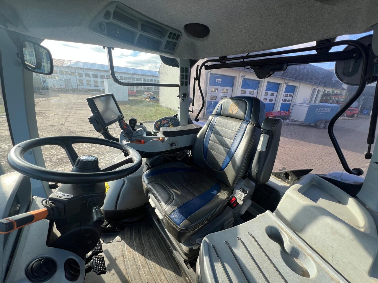 New Holland T7.315 - Tractor: foto 2 New Holland T7.315 - Tractor: foto 2
