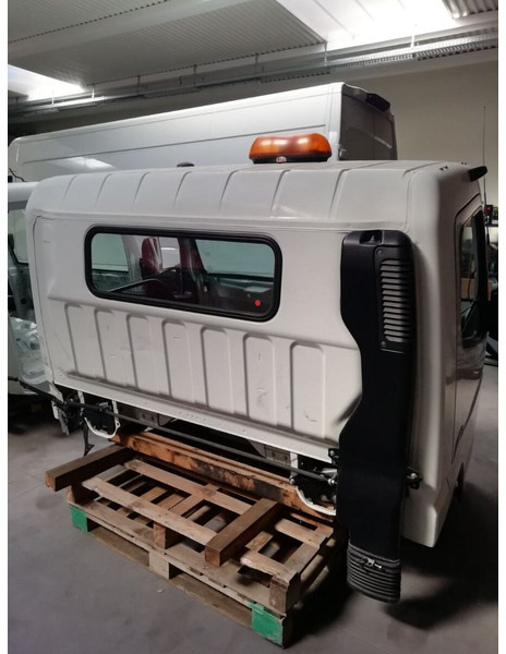 Mitsubishi Fuso CANTER C TYPE MODEL LARGE - Cabina e interior para Camión: foto 5 Mitsubishi Fuso CANTER C TYPE MODEL LARGE - Cabina e interior para Camión: foto 5