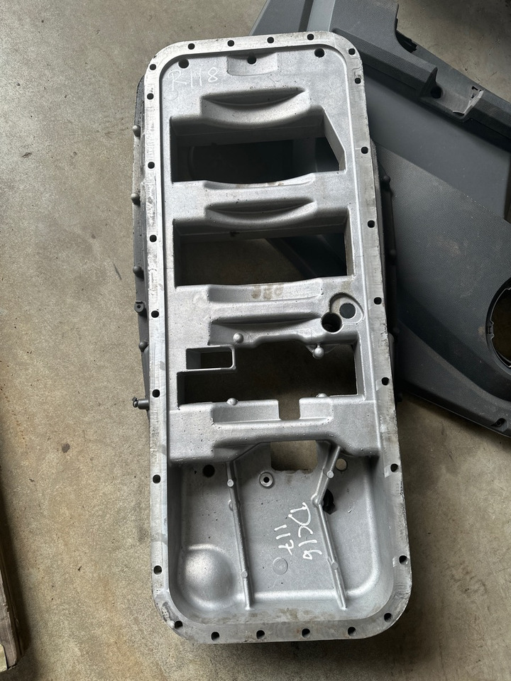 ALU OIL SUMP 2512936 - Cárter de aceite para Camión: foto 2 ALU OIL SUMP 2512936 - Cárter de aceite para Camión: foto 2