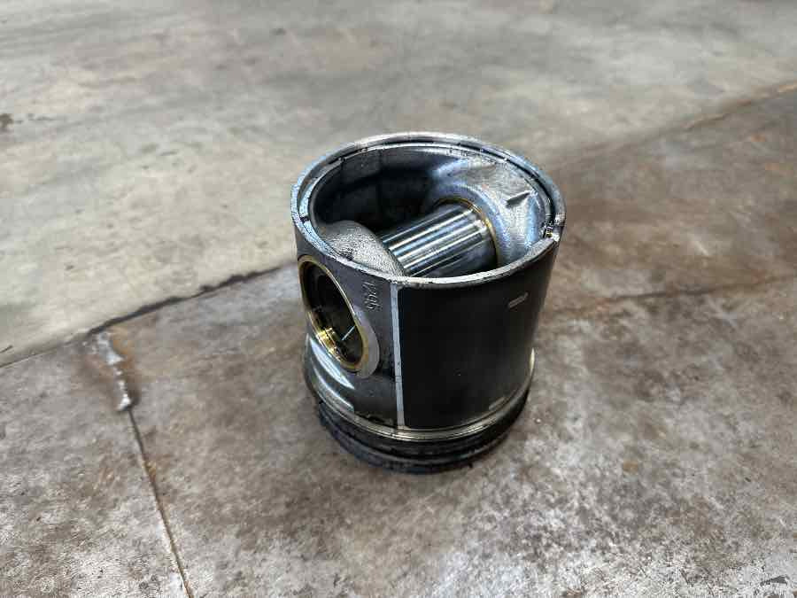 SCANIA PISTON 1798603 - Motor y piezas para Camión: foto 1 SCANIA PISTON 1798603 - Motor y piezas para Camión: foto 1