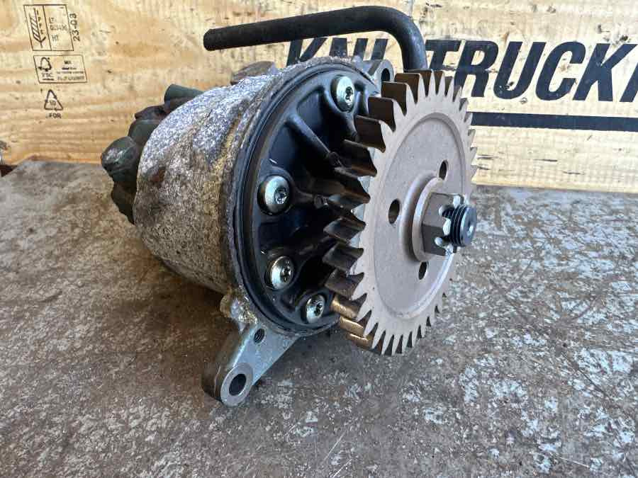 VOLVO STEERING PUMP 21910863 - Dirección para Camión: foto 2 VOLVO STEERING PUMP 21910863 - Dirección para Camión: foto 2