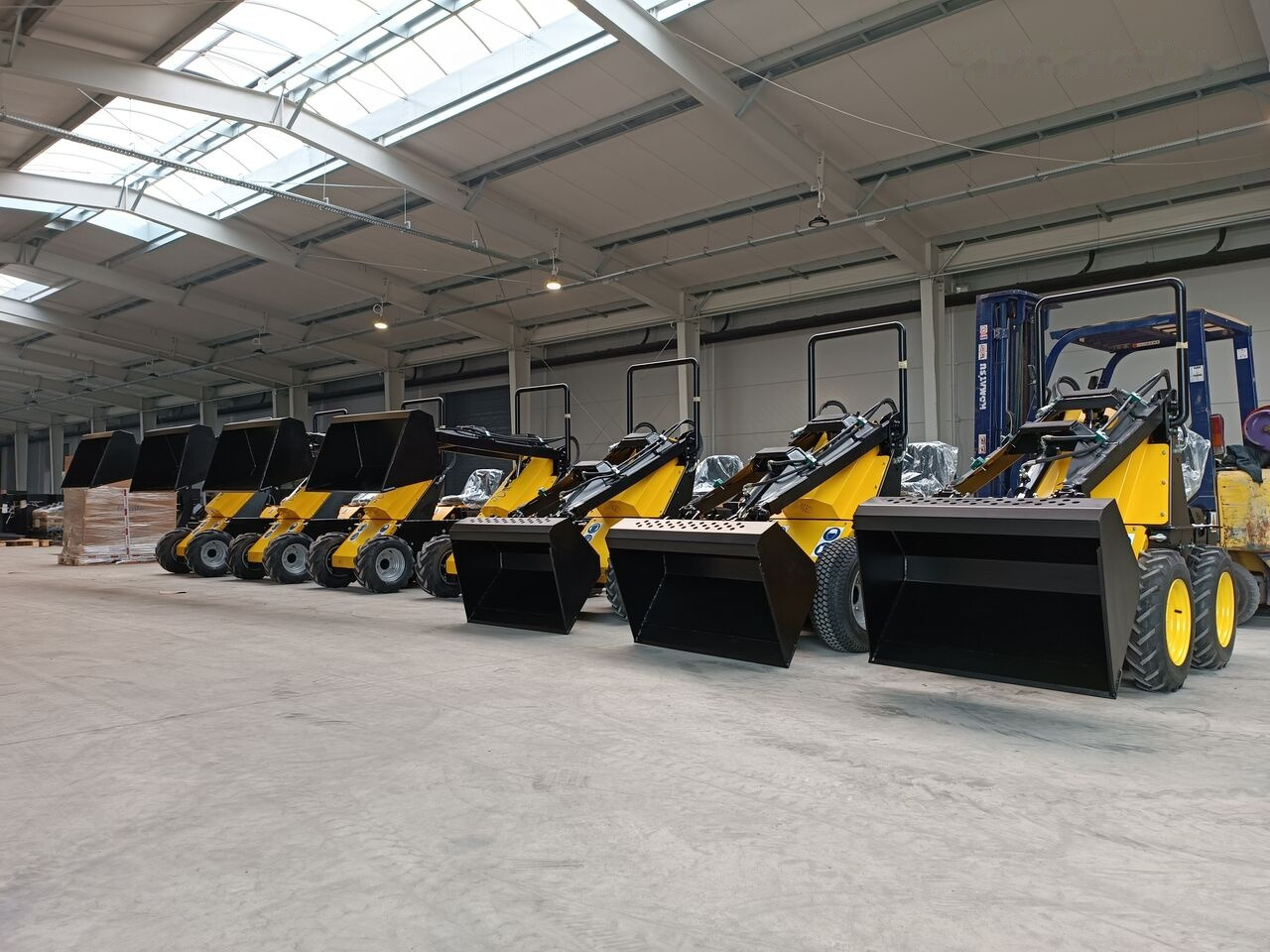 Tur Poland Radlader Mini loader Mini Hoflader N 520 - Minicargadora: foto 1 Tur Poland Radlader Mini loader Mini Hoflader N 520 - Minicargadora: foto 1