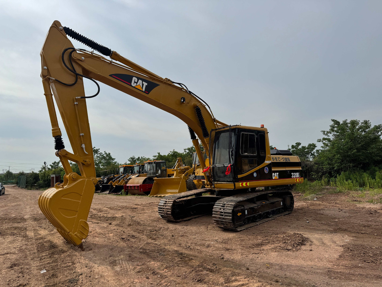 CATERPILLAR 320BL - Excavadora de cadenas: foto 2 CATERPILLAR 320BL - Excavadora de cadenas: foto 2
