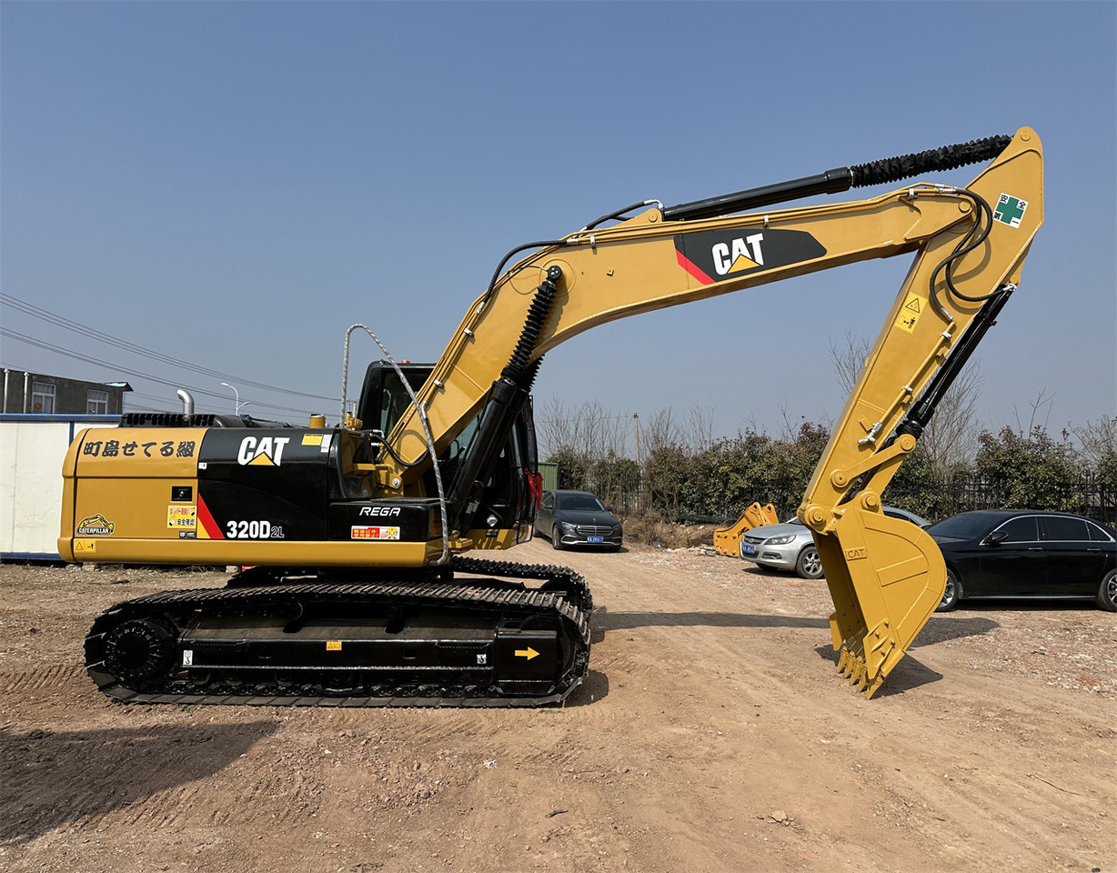 CATERPILLAR 320D2L - Excavadora de cadenas: foto 1 CATERPILLAR 320D2L - Excavadora de cadenas: foto 1
