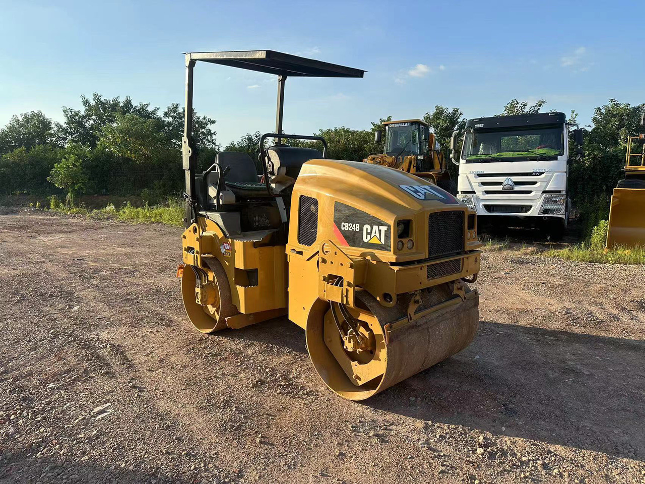 CATERPILLAR CB24B - Rodillo: foto 1 CATERPILLAR CB24B - Rodillo: foto 1