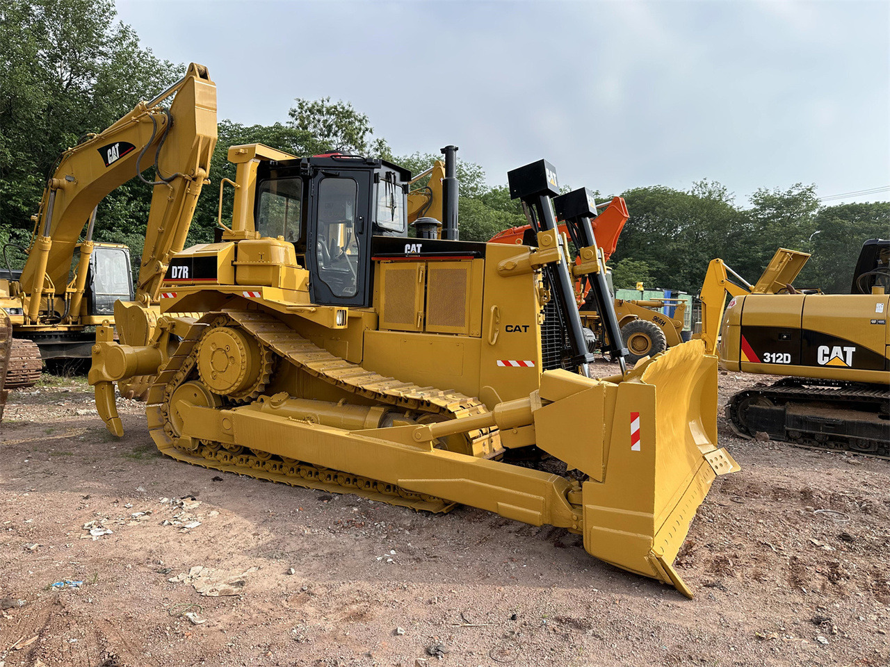 CATERPILLAR D7R - Bulldozer: foto 2 CATERPILLAR D7R - Bulldozer: foto 2
