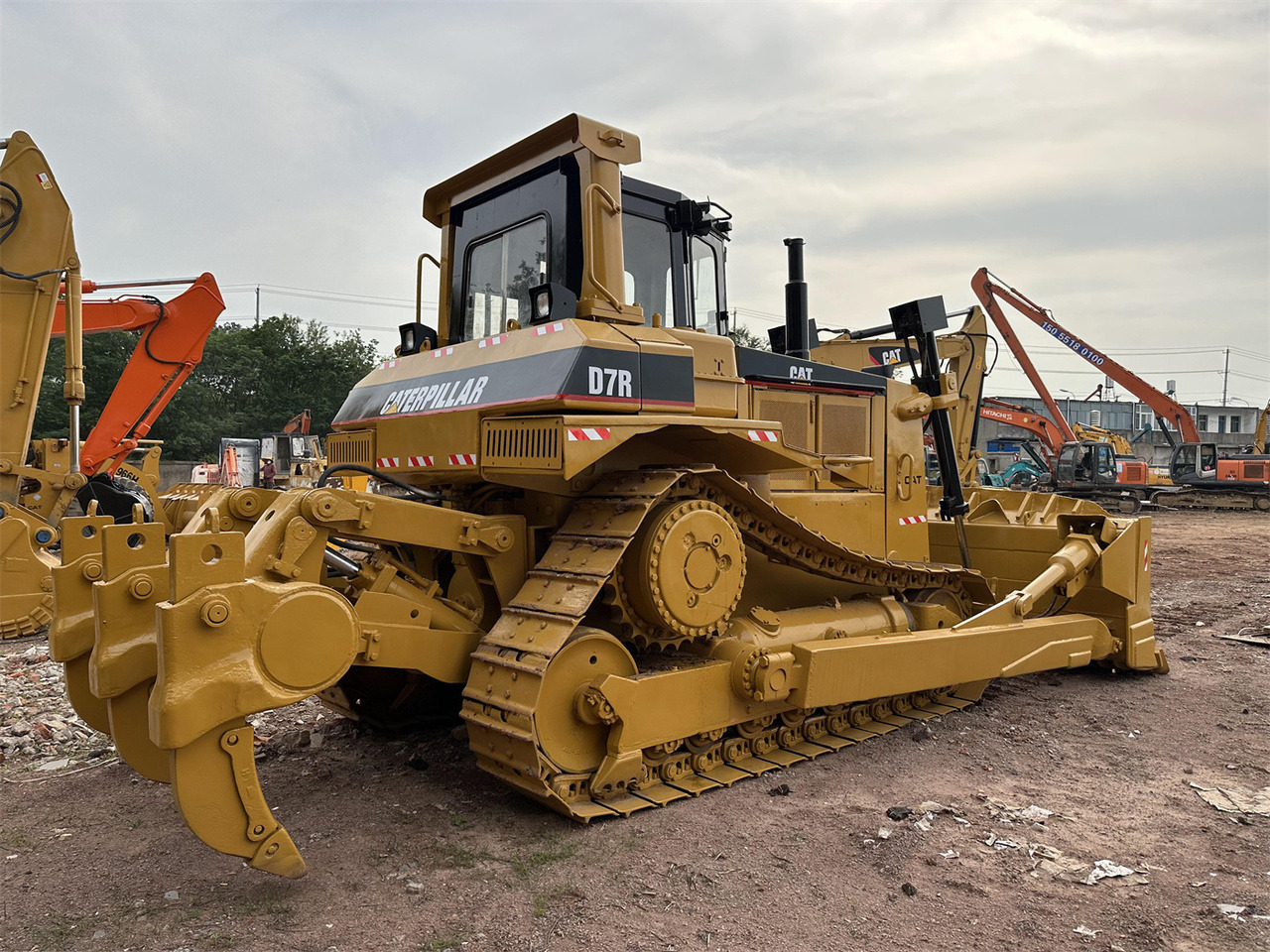 CATERPILLAR D7R - Bulldozer: foto 1 CATERPILLAR D7R - Bulldozer: foto 1