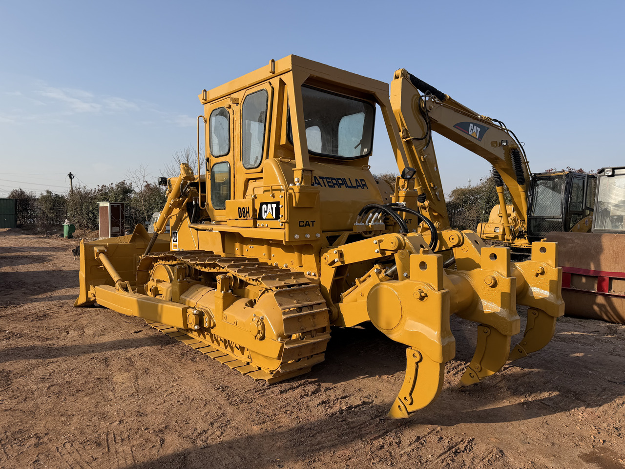 CATERPILLAR D8H - Bulldozer: foto 1 CATERPILLAR D8H - Bulldozer: foto 1