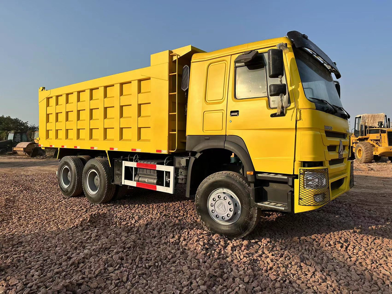 SINOTRUK HOWO 371 Dump Truck - Camión volquete: foto 3 SINOTRUK HOWO 371 Dump Truck - Camión volquete: foto 3