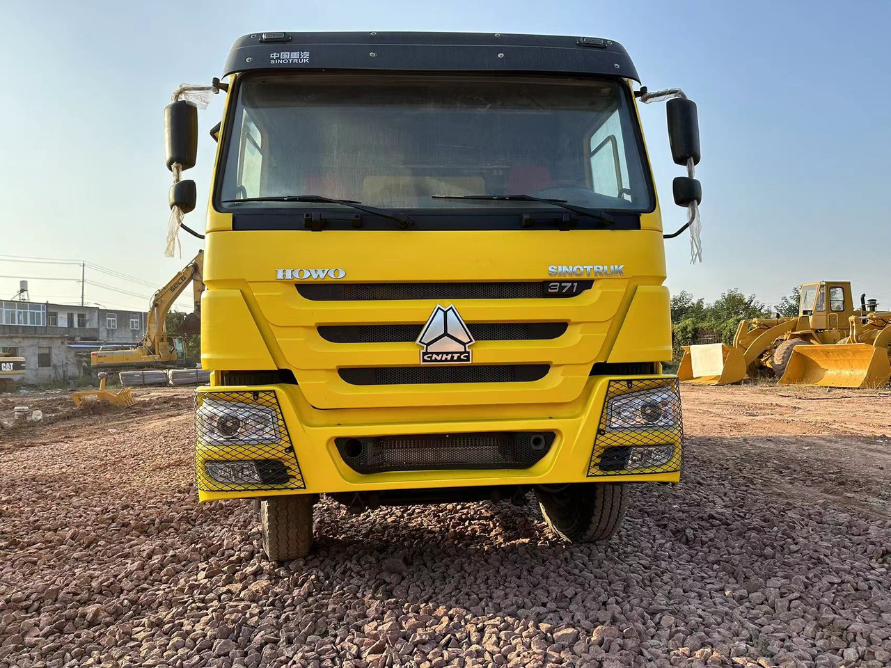 SINOTRUK HOWO 371 Dump Truck - Camión volquete: foto 4 SINOTRUK HOWO 371 Dump Truck - Camión volquete: foto 4