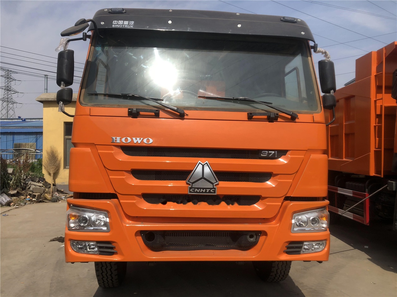 SINOTRUK HOWO 371 Dump truck - Camión volquete: foto 2 SINOTRUK HOWO 371 Dump truck - Camión volquete: foto 2