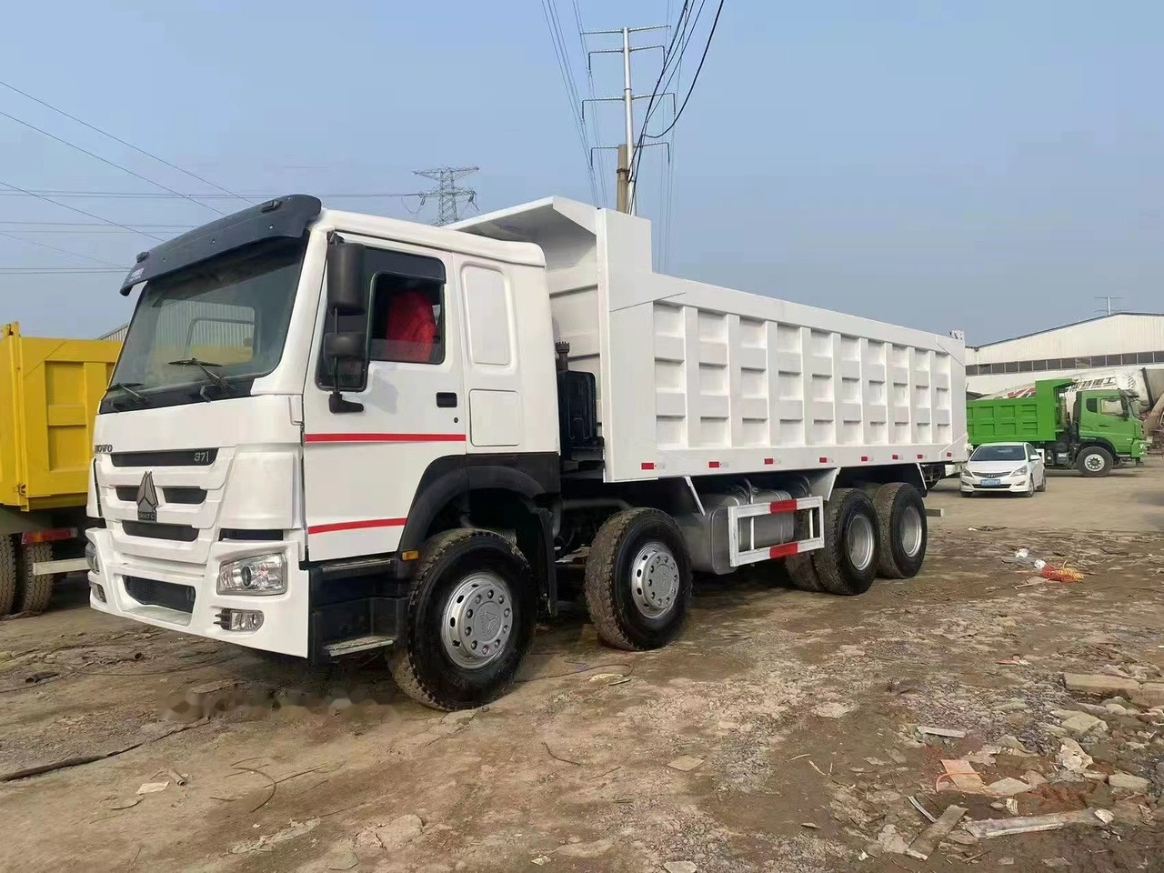 SINOTRUK HOWO 371 Tipper truck - Camión volquete: foto 2 SINOTRUK HOWO 371 Tipper truck - Camión volquete: foto 2