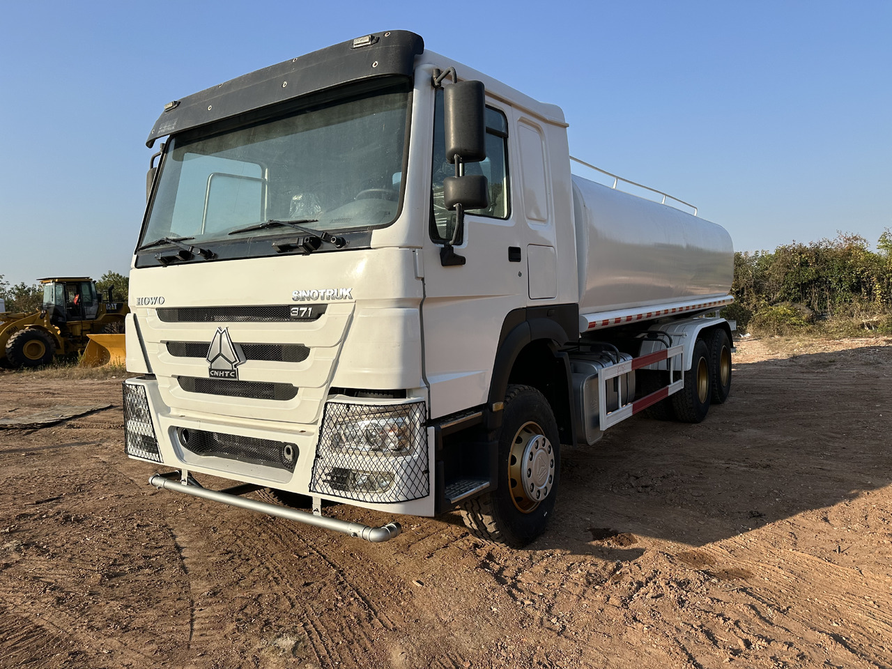 SINOTRUK HOWO 371 Water Tanker Truck - Camión cisterna: foto 4 SINOTRUK HOWO 371 Water Tanker Truck - Camión cisterna: foto 4