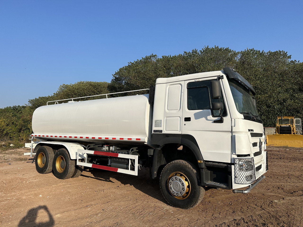 SINOTRUK HOWO 371 Water Tanker Truck - Camión cisterna: foto 1 SINOTRUK HOWO 371 Water Tanker Truck - Camión cisterna: foto 1