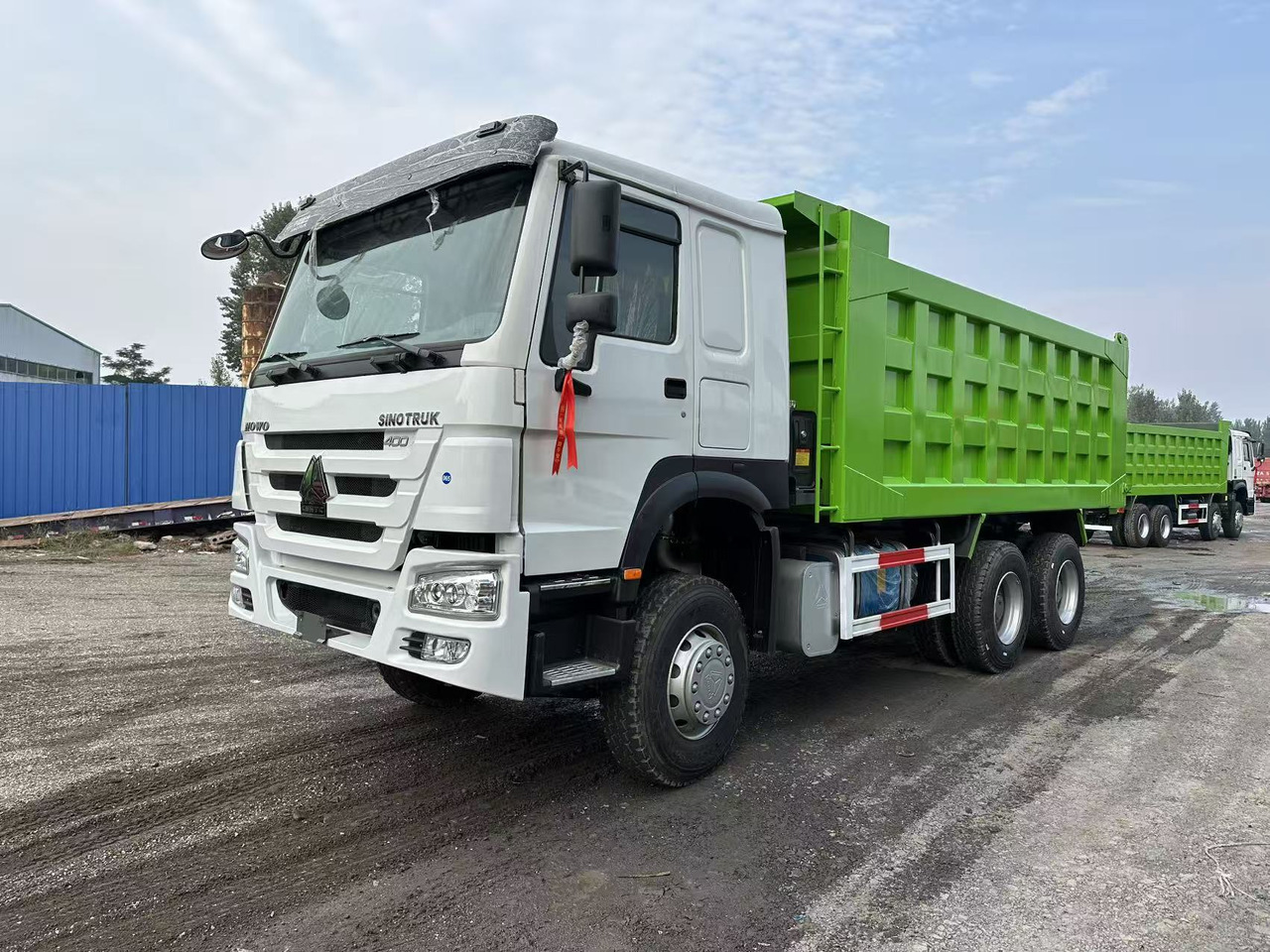 SINOTRUK HOWO 400HP 6X4 Tipper Truck - Camión volquete: foto 3 SINOTRUK HOWO 400HP 6X4 Tipper Truck - Camión volquete: foto 3
