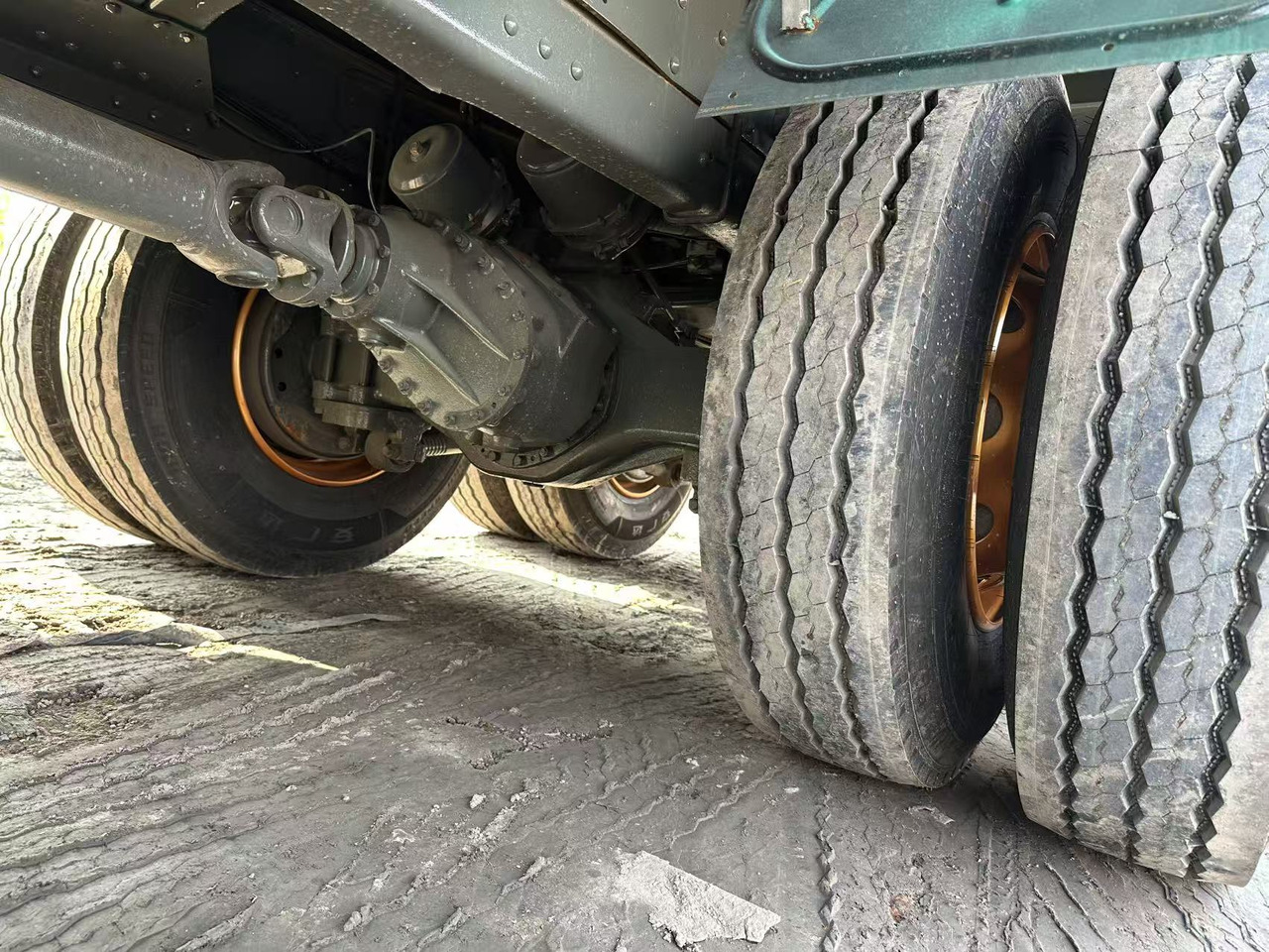 SINOTRUK HOWO 420hp 8x4 fence truck - Camión caja abierta: foto 4 SINOTRUK HOWO 420hp 8x4 fence truck - Camión caja abierta: foto 4