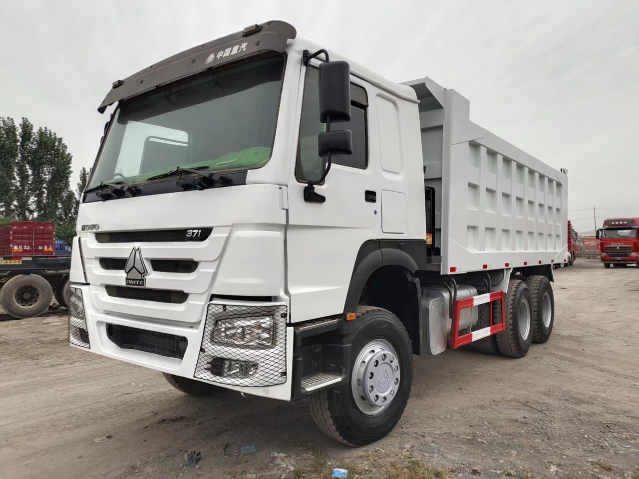 SINOTRUK HOWO Dump truck 371 6x4 - Camión volquete: foto 2 SINOTRUK HOWO Dump truck 371 6x4 - Camión volquete: foto 2