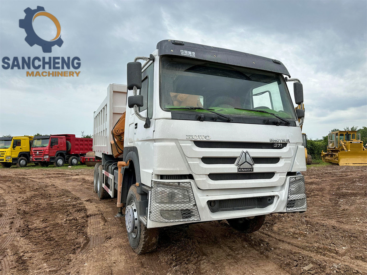 SINOTRUK Howo 371 6x4 crane truck - Camión grúa: foto 2 SINOTRUK Howo 371 6x4 crane truck - Camión grúa: foto 2