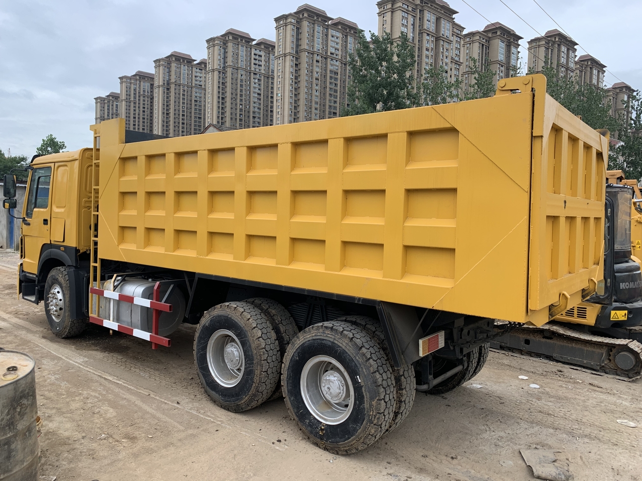 SINOTRUK Howo Dump truck 371 - Camión volquete: foto 4 SINOTRUK Howo Dump truck 371 - Camión volquete: foto 4