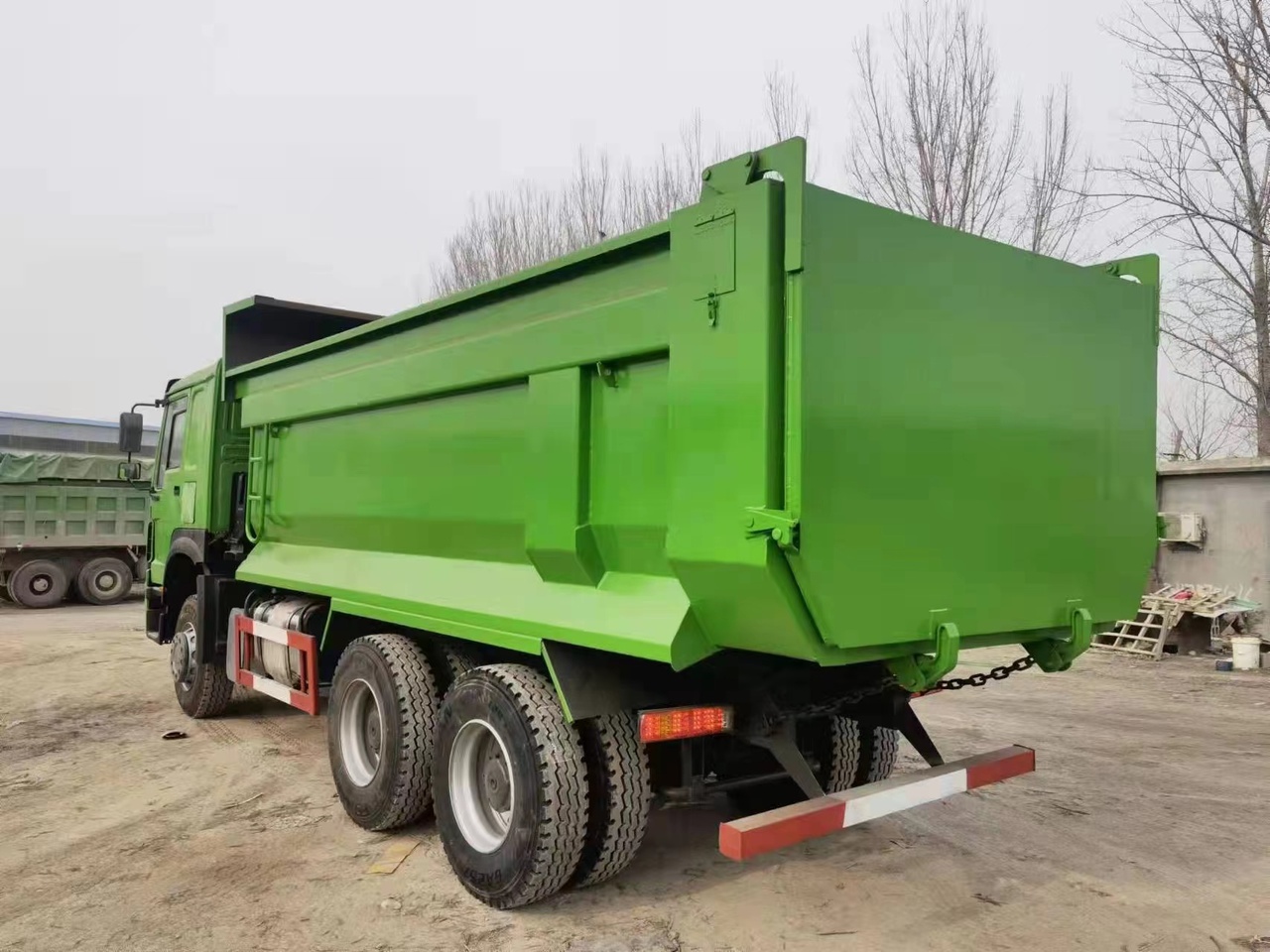 SINOTRUK Howo Dump truck 371 - Camión volquete: foto 4 SINOTRUK Howo Dump truck 371 - Camión volquete: foto 4