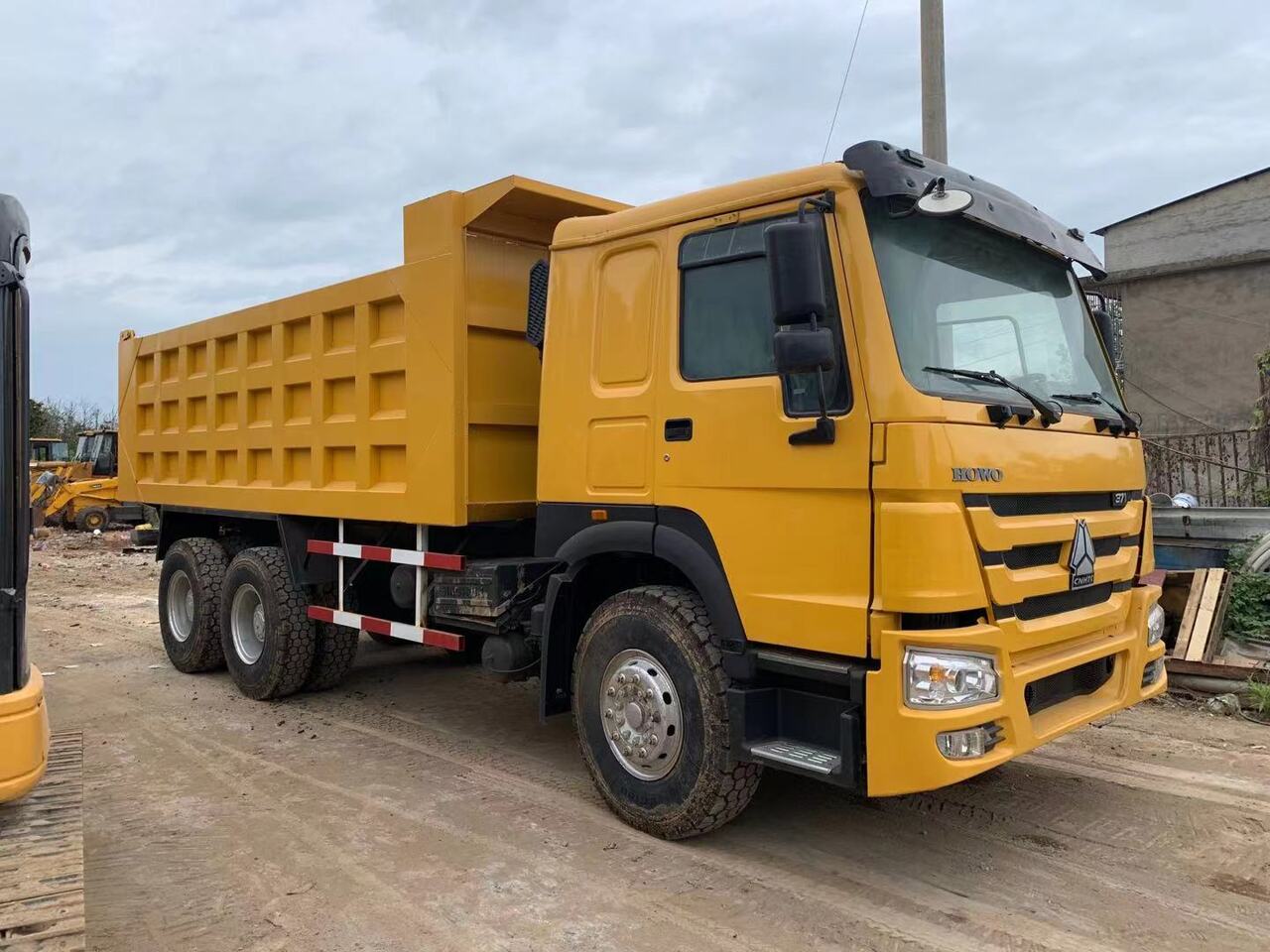 SINOTRUK Howo Dump truck 371 - Camión volquete: foto 1 SINOTRUK Howo Dump truck 371 - Camión volquete: foto 1