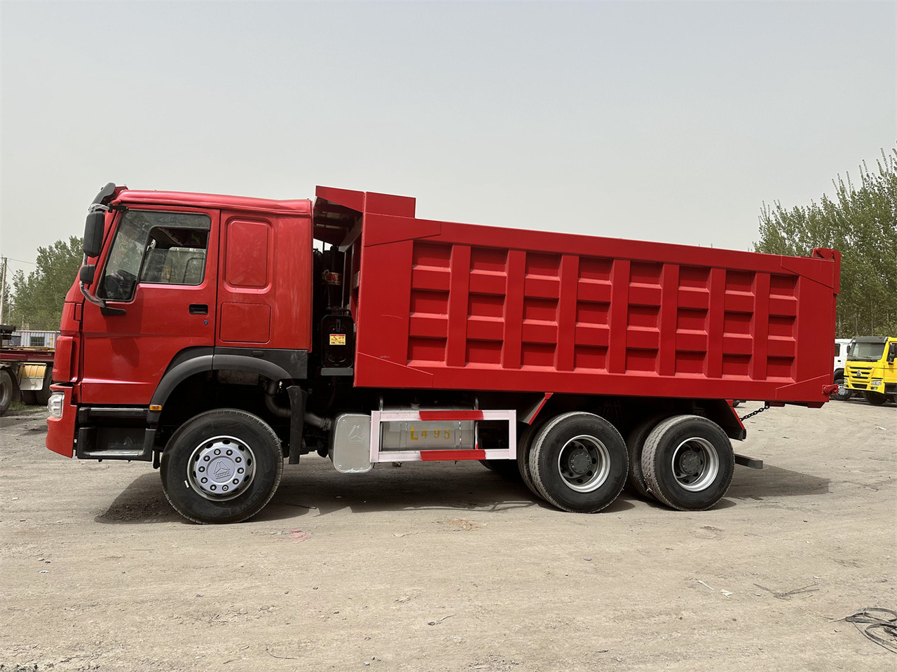 SINOTRUK Howo Dump truck 371 - Camión volquete: foto 2 SINOTRUK Howo Dump truck 371 - Camión volquete: foto 2