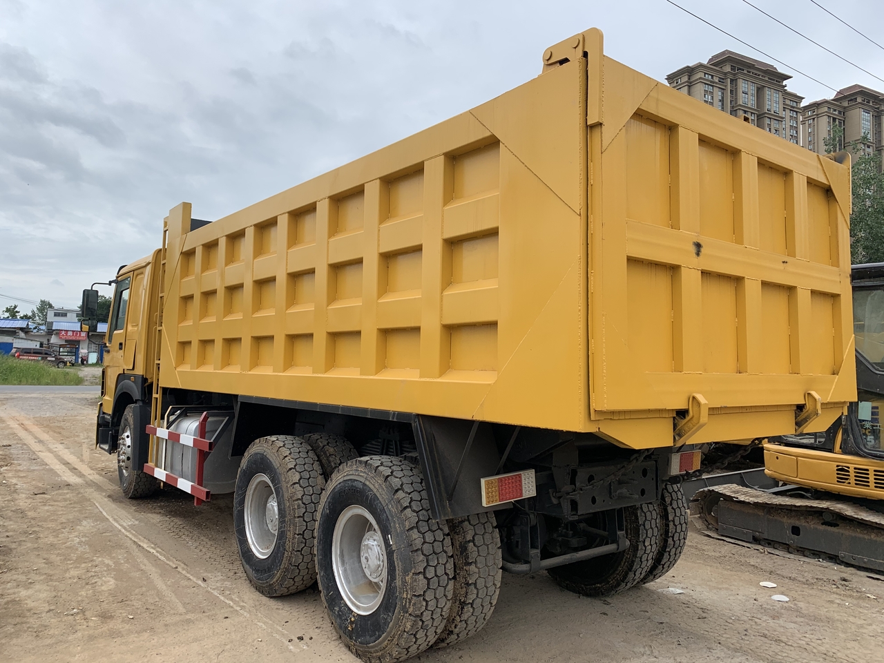 SINOTRUK Howo Dump truck 371 - Camión volquete: foto 5 SINOTRUK Howo Dump truck 371 - Camión volquete: foto 5