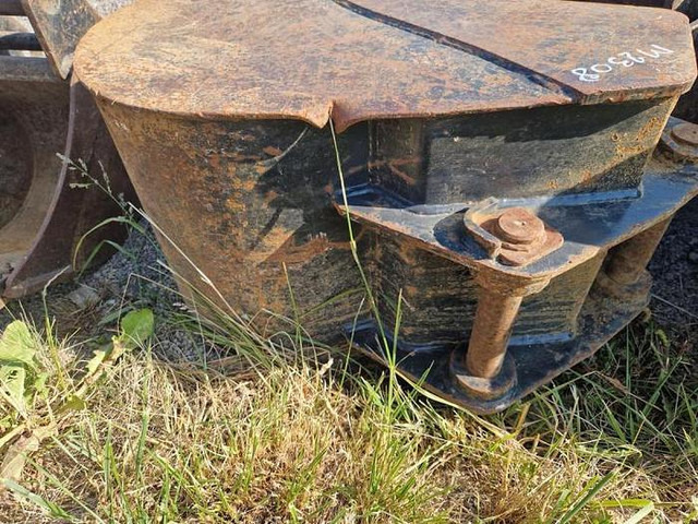 Terex TLB840PS - Cazo para excavadora: foto 3 Terex TLB840PS - Cazo para excavadora: foto 3