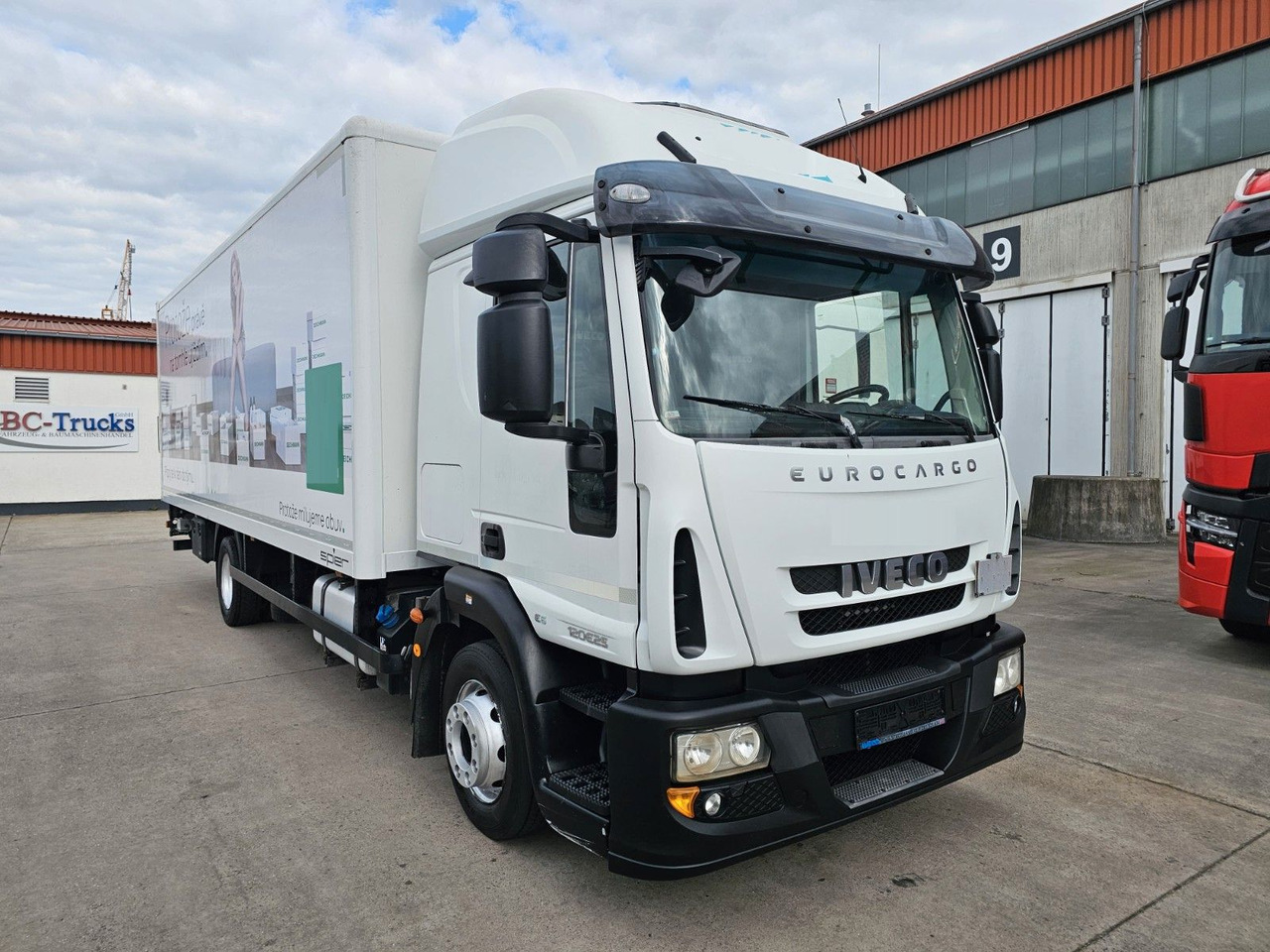 Iveco EURO-CARGO 120E25 * SCHLAFKABINE * BÄR 1,5 T * - Camión caja cerrada: foto 3 Iveco EURO-CARGO 120E25 * SCHLAFKABINE * BÄR 1,5 T * - Camión caja cerrada: foto 3