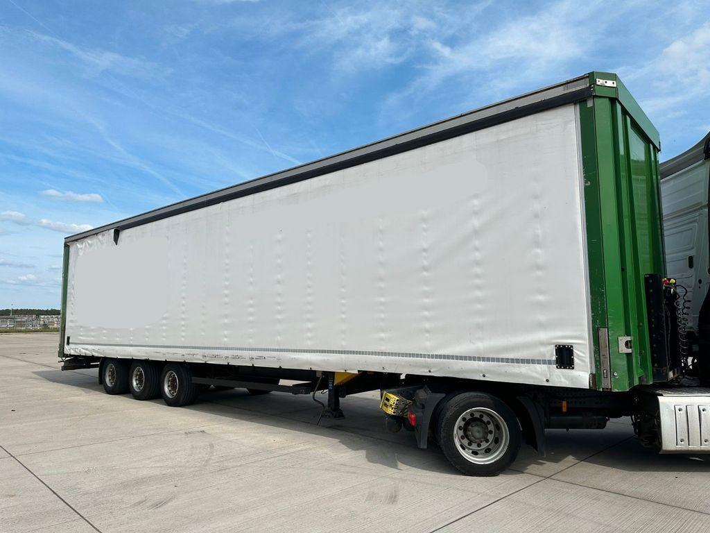 Kögel SN 24 * GETRÄNKE * HUBDACH * SAF-ACHSEN * - Semirremolque transporte de bebidas: foto 1 Kögel SN 24 * GETRÄNKE * HUBDACH * SAF-ACHSEN * - Semirremolque transporte de bebidas: foto 1