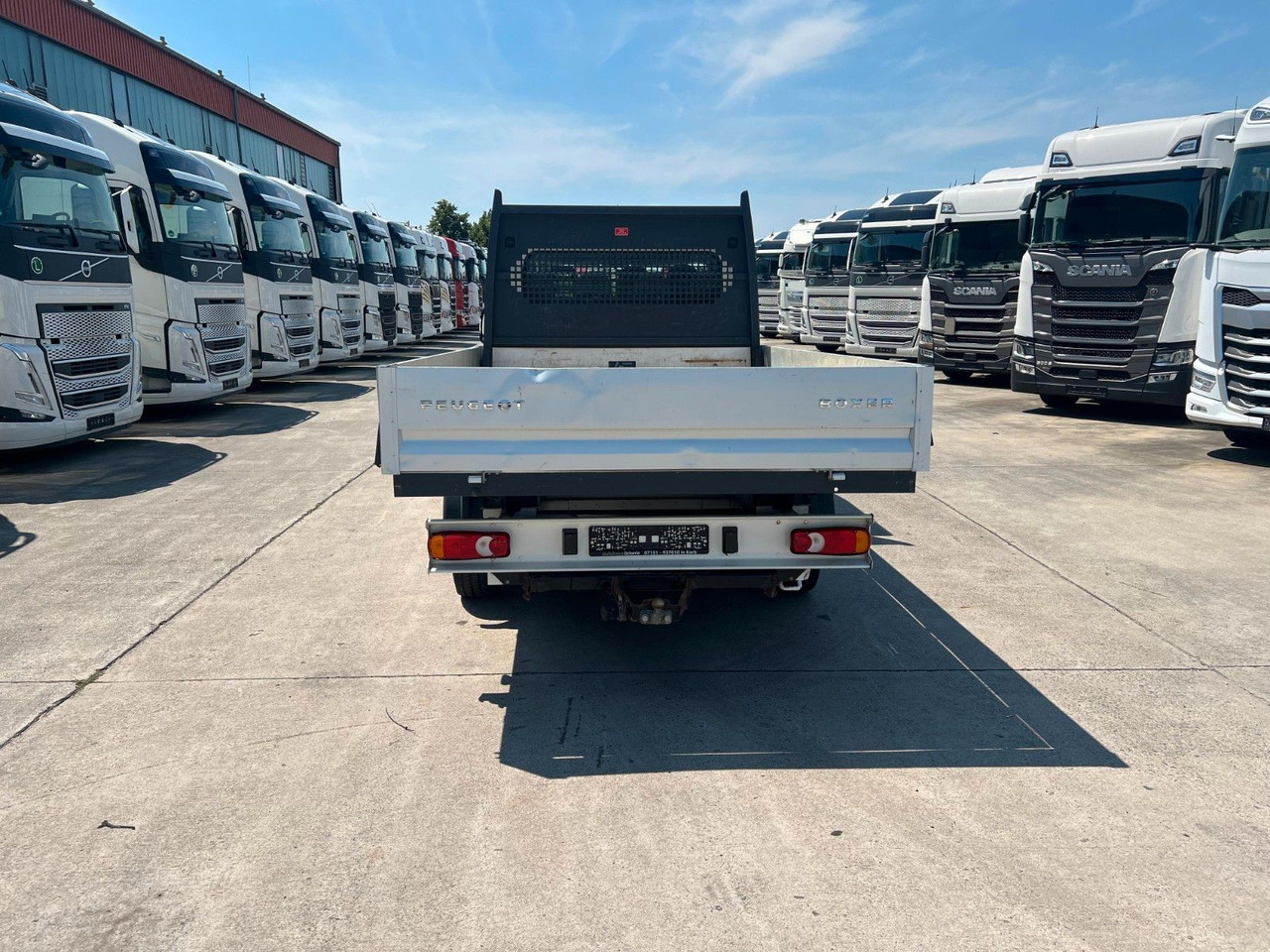 Peugeot Boxer * EURO 6 * 7 SITZER * 4 TÜRER * SCHALTGETR - Furgoneta caja abierta, Furgoneta combi: foto 5 Peugeot Boxer * EURO 6 * 7 SITZER * 4 TÜRER * SCHALTGETR - Furgoneta caja abierta, Furgoneta combi: foto 5