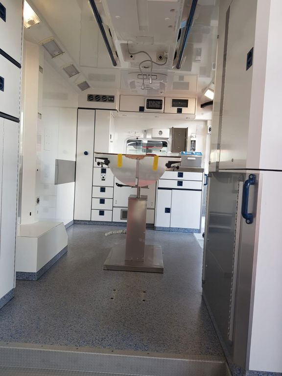 Mercedes-Benz RTW / Tierrettung / Tierarzt / OP Mercedes-Benz RTW / Tierrettung / Tierarzt / OP - Ambulancia: foto 5 Mercedes-Benz RTW / Tierrettung / Tierarzt / OP Mercedes-Benz RTW / Tierrettung / Tierarzt / OP - Ambulancia: foto 5