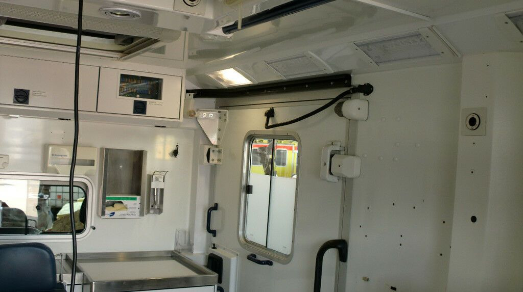 Mercedes-Benz Sprinter 516 CDI 4x4 WAS Koffer // Garantie // Mercedes-Benz Sprinter 516 CDI 4x4 WAS Koffer // Garantie // - Ambulancia: foto 4 Mercedes-Benz Sprinter 516 CDI 4x4 WAS Koffer // Garantie // Mercedes-Benz Sprinter 516 CDI 4x4 WAS Koffer // Garantie // - Ambulancia: foto 4