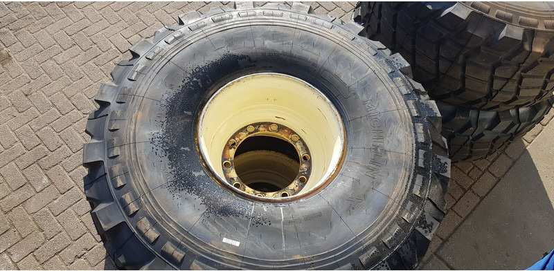 Michelin 24 20.5 xs - Neumáticos y llantas: foto 2 Michelin 24 20.5 xs - Neumáticos y llantas: foto 2