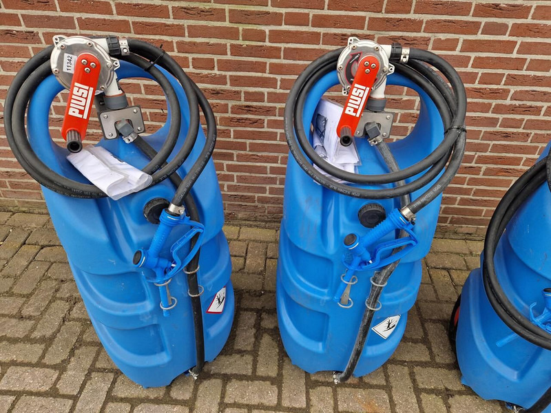 Mobiele kunststof tank voor AdBlue - Camión cisterna: foto 4 Mobiele kunststof tank voor AdBlue - Camión cisterna: foto 4