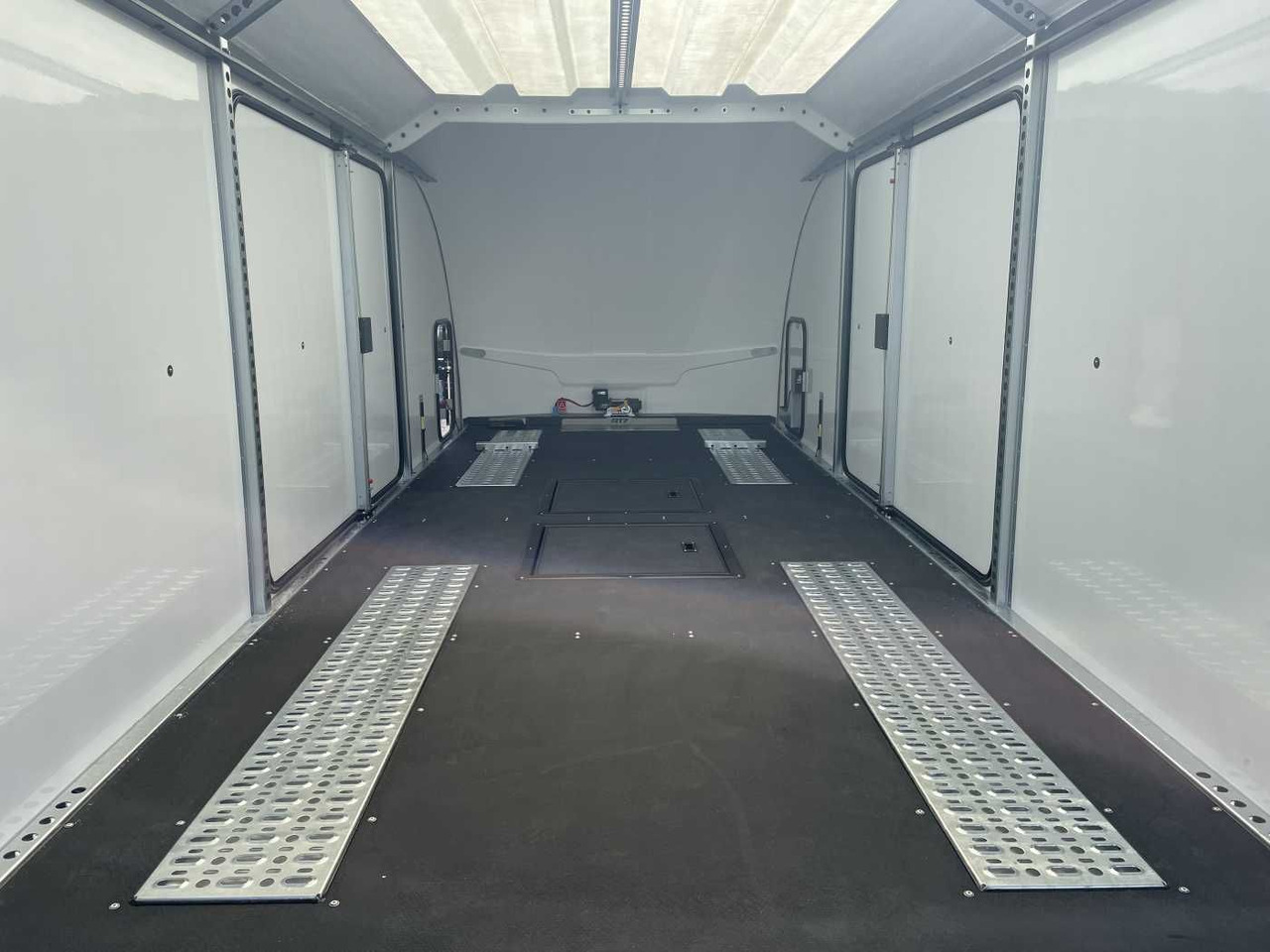 Brian James Race Transporter 7 / 6,16 m 3.500 kg - Remolque portavehículos: foto 4 Brian James Race Transporter 7 / 6,16 m 3.500 kg - Remolque portavehículos: foto 4