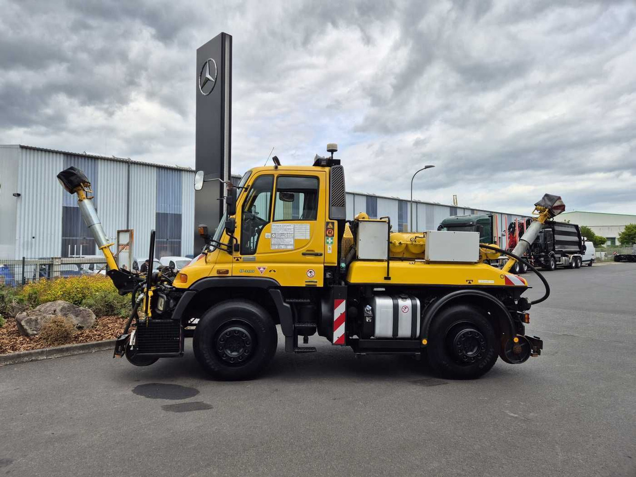 Unimog U400 4x4 Zweiwege ZAGRO 800t/52 Achsen Funk - Camión: foto 4 Unimog U400 4x4 Zweiwege ZAGRO 800t/52 Achsen Funk - Camión: foto 4