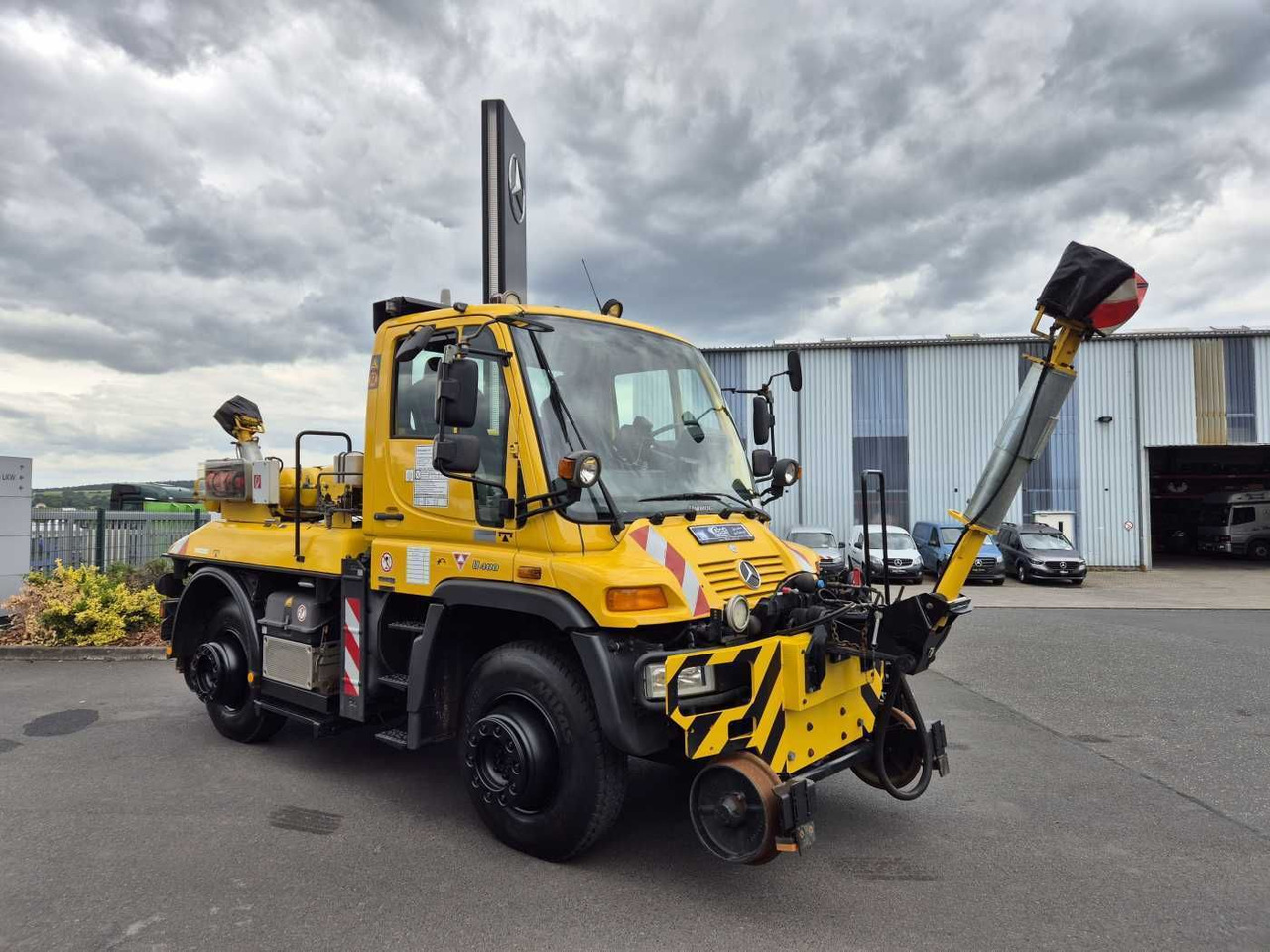 Unimog U400 4x4 Zweiwege ZAGRO 800t/52 Achsen Funk - Camión: foto 3 Unimog U400 4x4 Zweiwege ZAGRO 800t/52 Achsen Funk - Camión: foto 3
