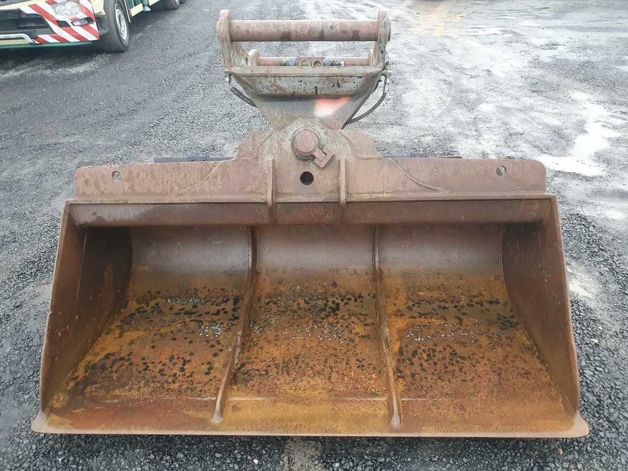 Hydraulischer Grabenräumlöffel / schwenkbar OQ80 - Cazo para excavadora: foto 1 Hydraulischer Grabenräumlöffel / schwenkbar OQ80 - Cazo para excavadora: foto 1
