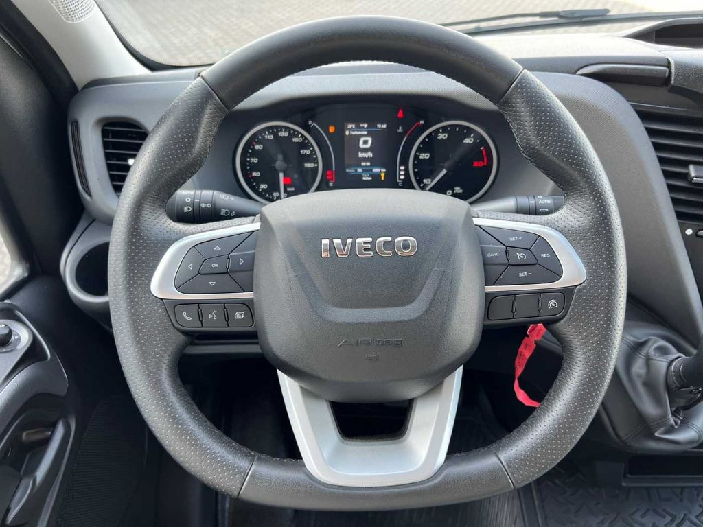 Foto del interior 1: Furgoneta frigorifica Iveco 35S14 A8 CNG Koffer *3-Sitze*Klima*Automatik* Iveco 35S14 A8 CNG Koffer *3-Sitze*Klima*Automatik*