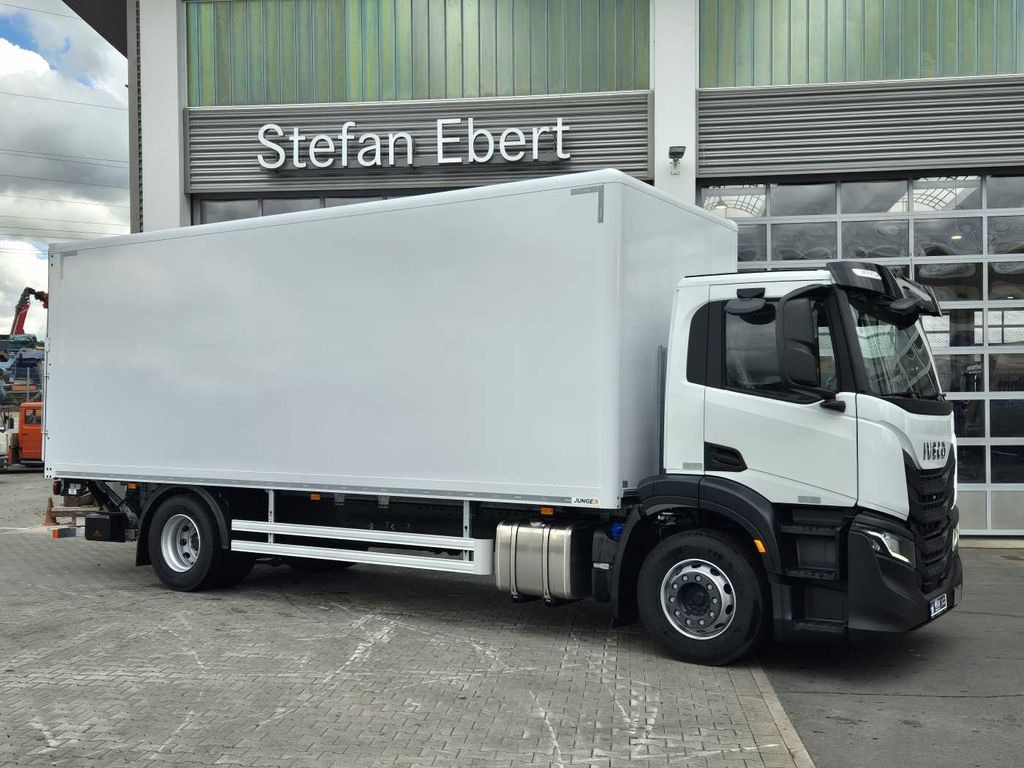 Iveco AD190S40/P 4x2 Ladebordwand 2.000kg Navi ACC Iveco AD190S40/P 4x2 Ladebordwand 2.000kg Navi ACC - Camión caja cerrada: foto 3 Iveco AD190S40/P 4x2 Ladebordwand 2.000kg Navi ACC Iveco AD190S40/P 4x2 Ladebordwand 2.000kg Navi ACC - Camión caja cerrada: foto 3