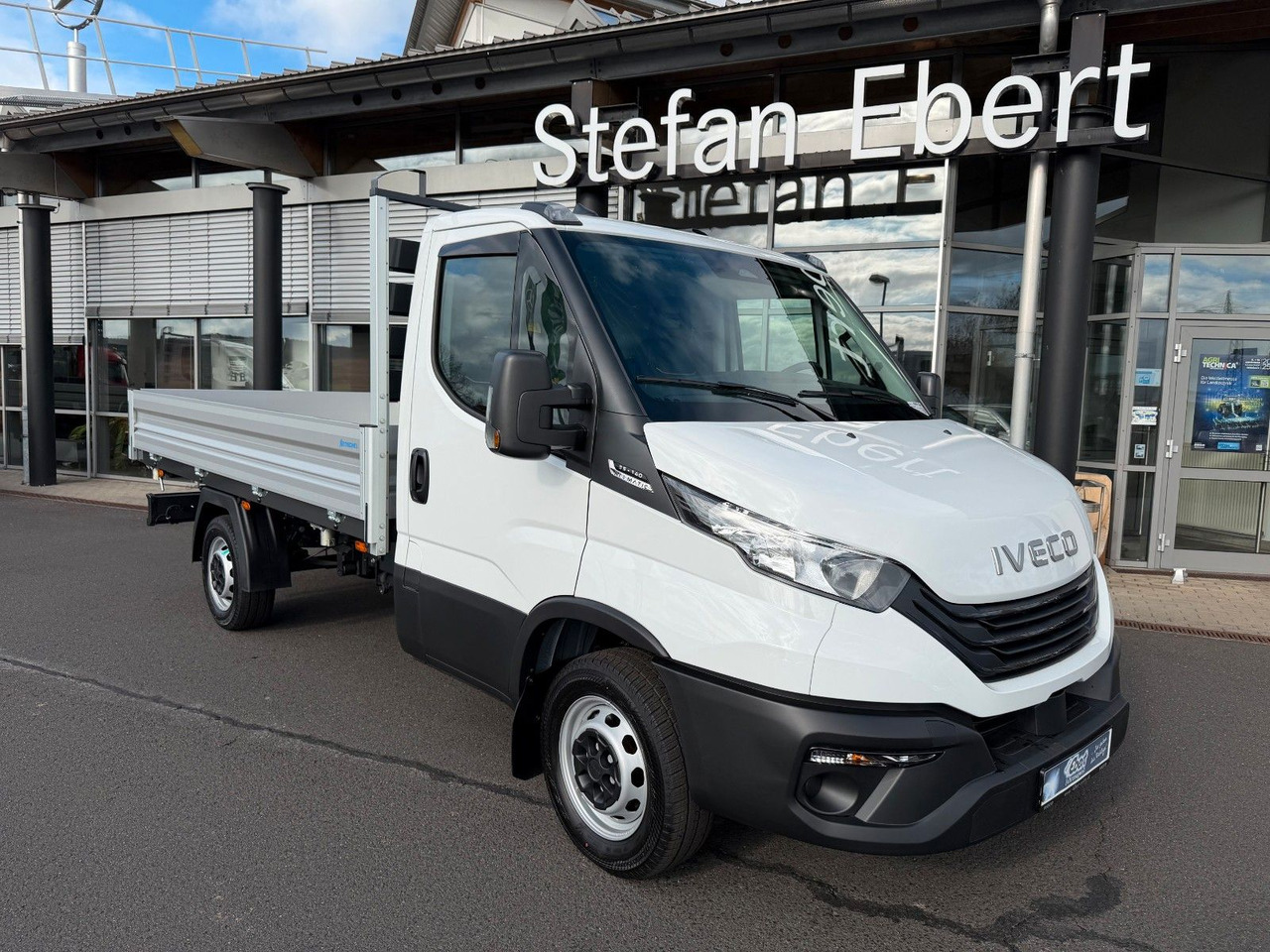 Iveco Daily 35S14 A8 *R3.450mm*Automatik*Klima* 4x - Furgoneta basculante: foto 1 Iveco Daily 35S14 A8 *R3.450mm*Automatik*Klima* 4x - Furgoneta basculante: foto 1