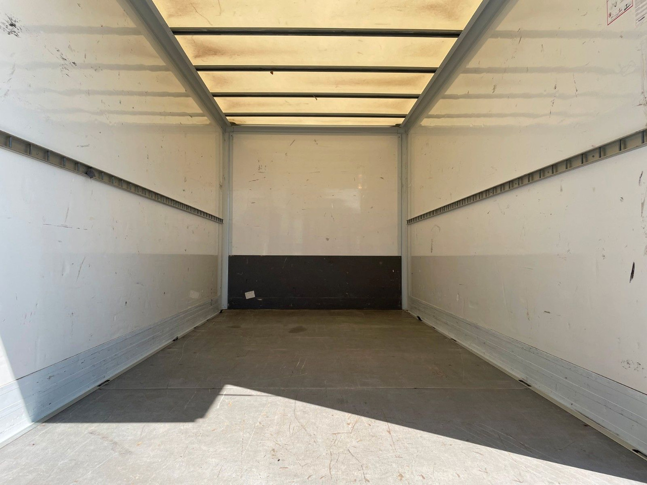 Iveco Daily 35S16 *Koffer*LBW*Klima* - Furgoneta caja cerrada: foto 4 Iveco Daily 35S16 *Koffer*LBW*Klima* - Furgoneta caja cerrada: foto 4