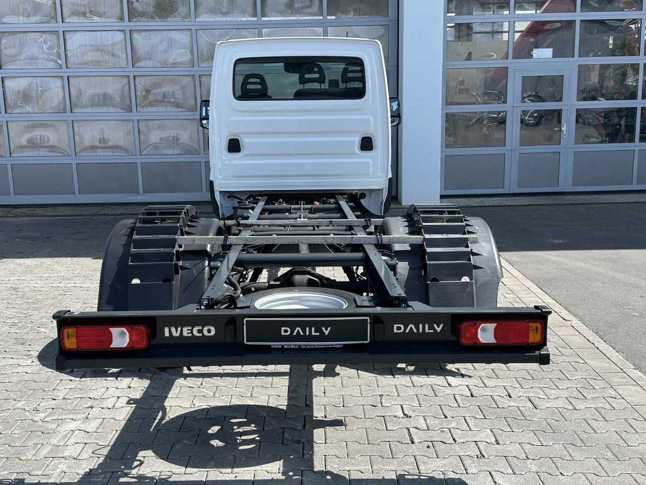 Iveco Daily 50C18 H 3.0L *R4.350mm*Klima* - Camión chasis: foto 4 Iveco Daily 50C18 H 3.0L *R4.350mm*Klima* - Camión chasis: foto 4