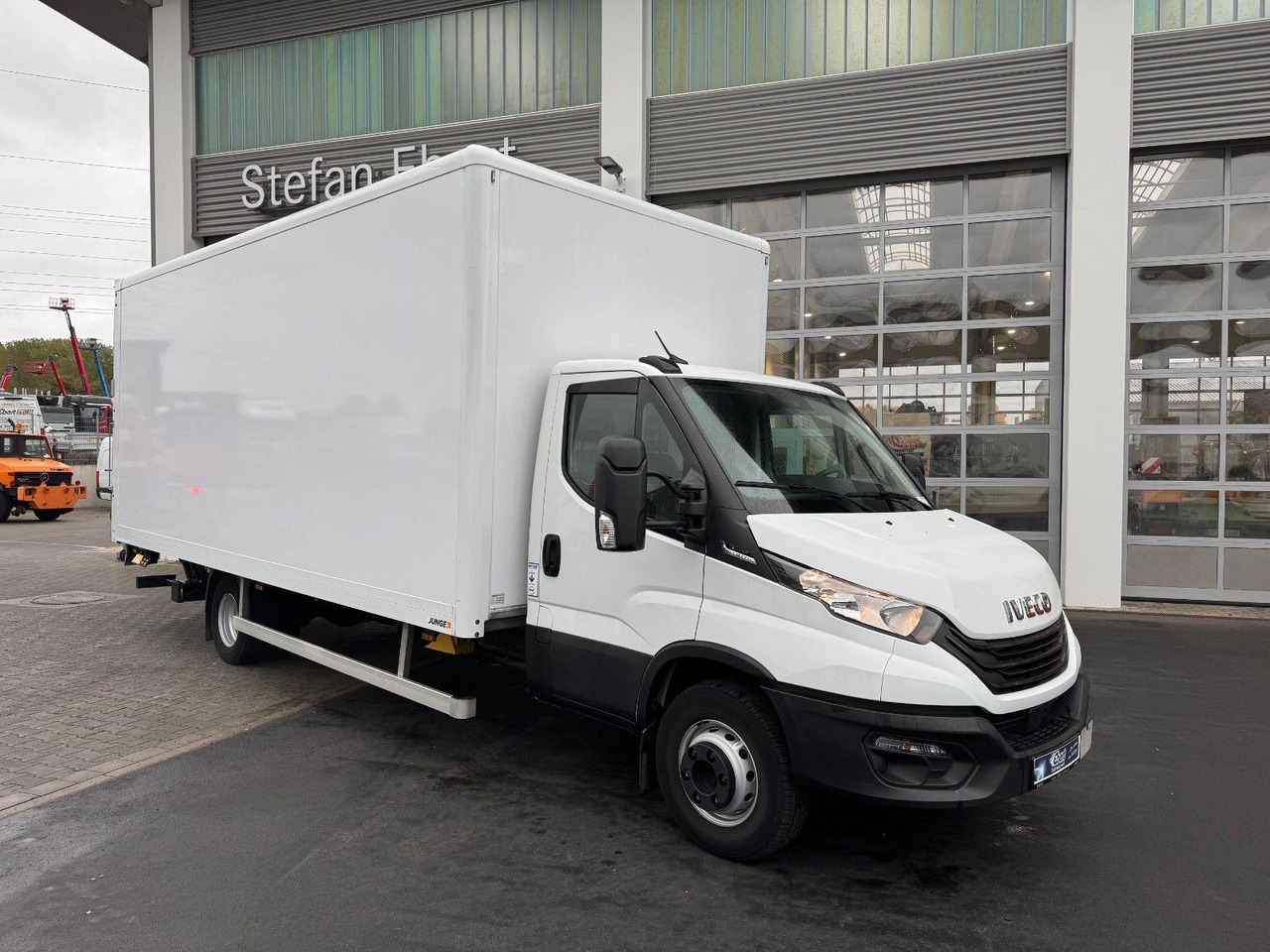Iveco Daily 70C18 A8 *Koffer*LBW*Automatik* - Furgoneta caja cerrada: foto 1 Iveco Daily 70C18 A8 *Koffer*LBW*Automatik* - Furgoneta caja cerrada: foto 1