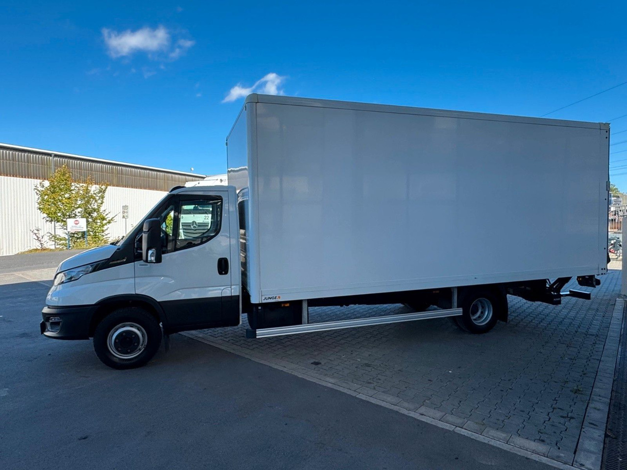 Iveco Daily 70C18 A8 *Koffer*LBW*Automatik* - Furgoneta caja cerrada: foto 4 Iveco Daily 70C18 A8 *Koffer*LBW*Automatik* - Furgoneta caja cerrada: foto 4
