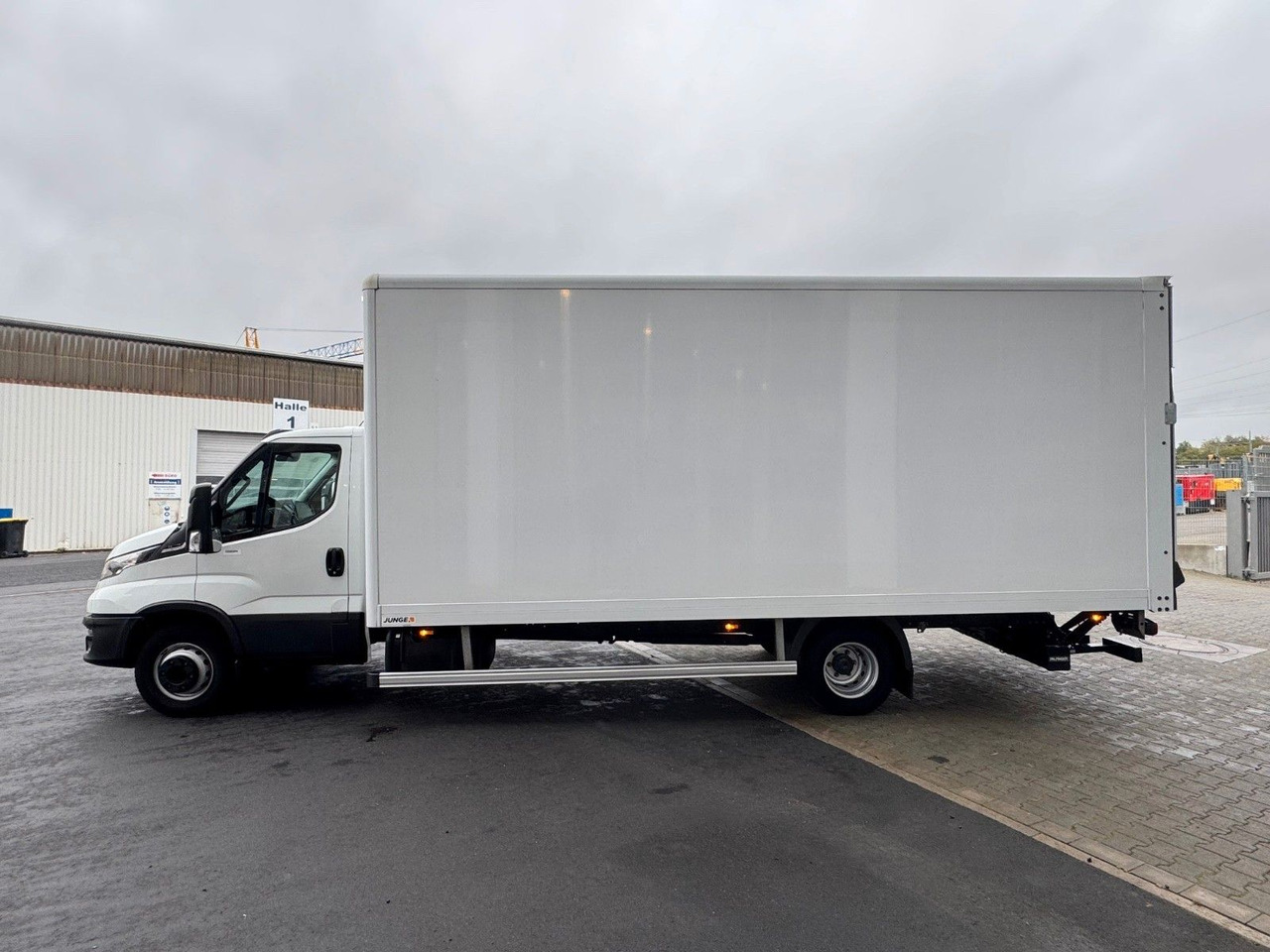 Iveco Daily 70C18 A8 *Koffer*LBW*Automatik* - Furgoneta caja cerrada: foto 5 Iveco Daily 70C18 A8 *Koffer*LBW*Automatik* - Furgoneta caja cerrada: foto 5