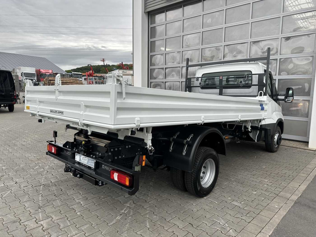 Iveco Daily 70C18H 3-S.-Kipper *R3.750mm*2xAHK* 4x - Furgoneta basculante: foto 4 Iveco Daily 70C18H 3-S.-Kipper *R3.750mm*2xAHK* 4x - Furgoneta basculante: foto 4
